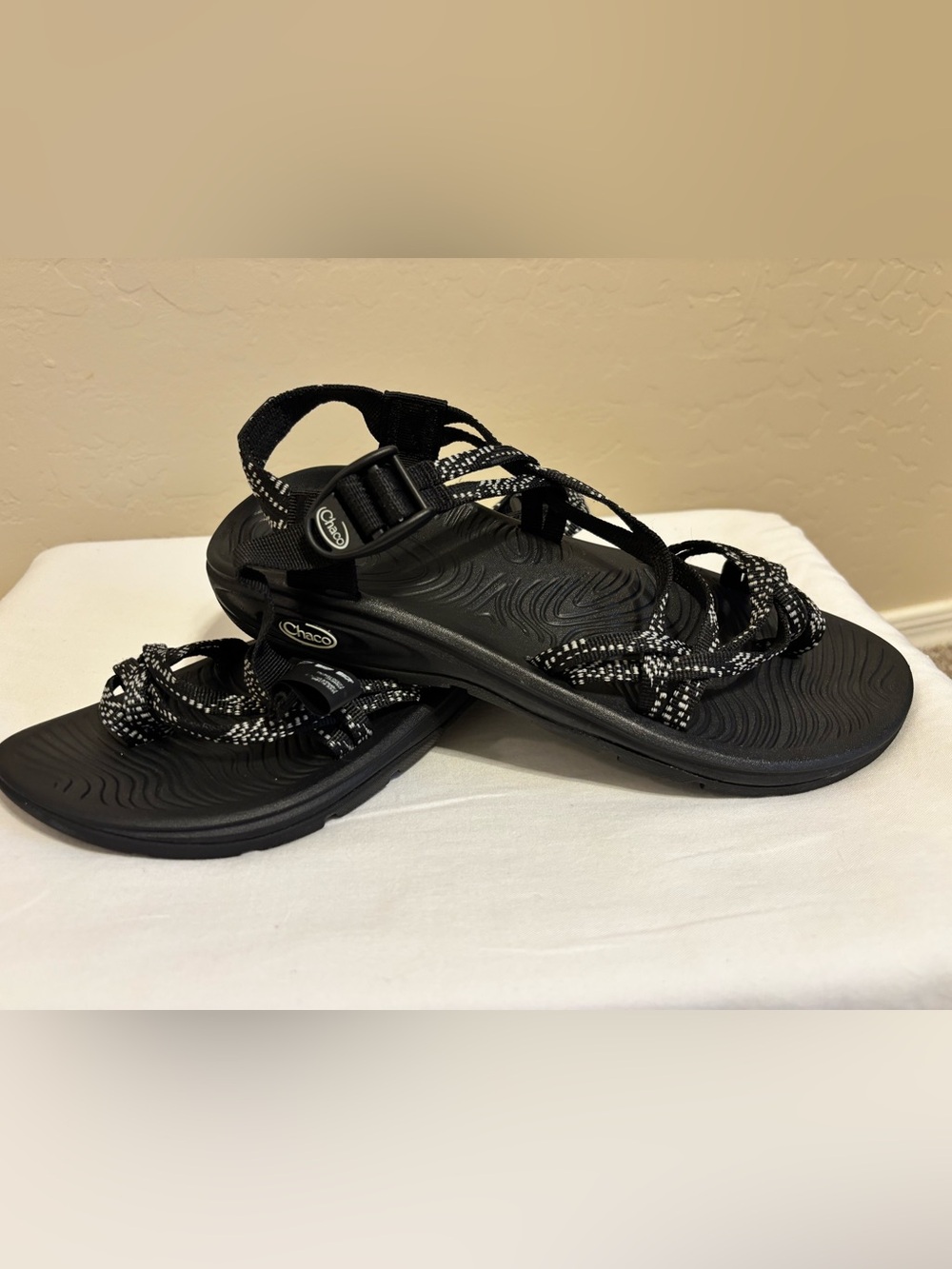 Chaco Cloud Z X2 Strappy White/Black Sandals Women’s Size 10 hiking camping